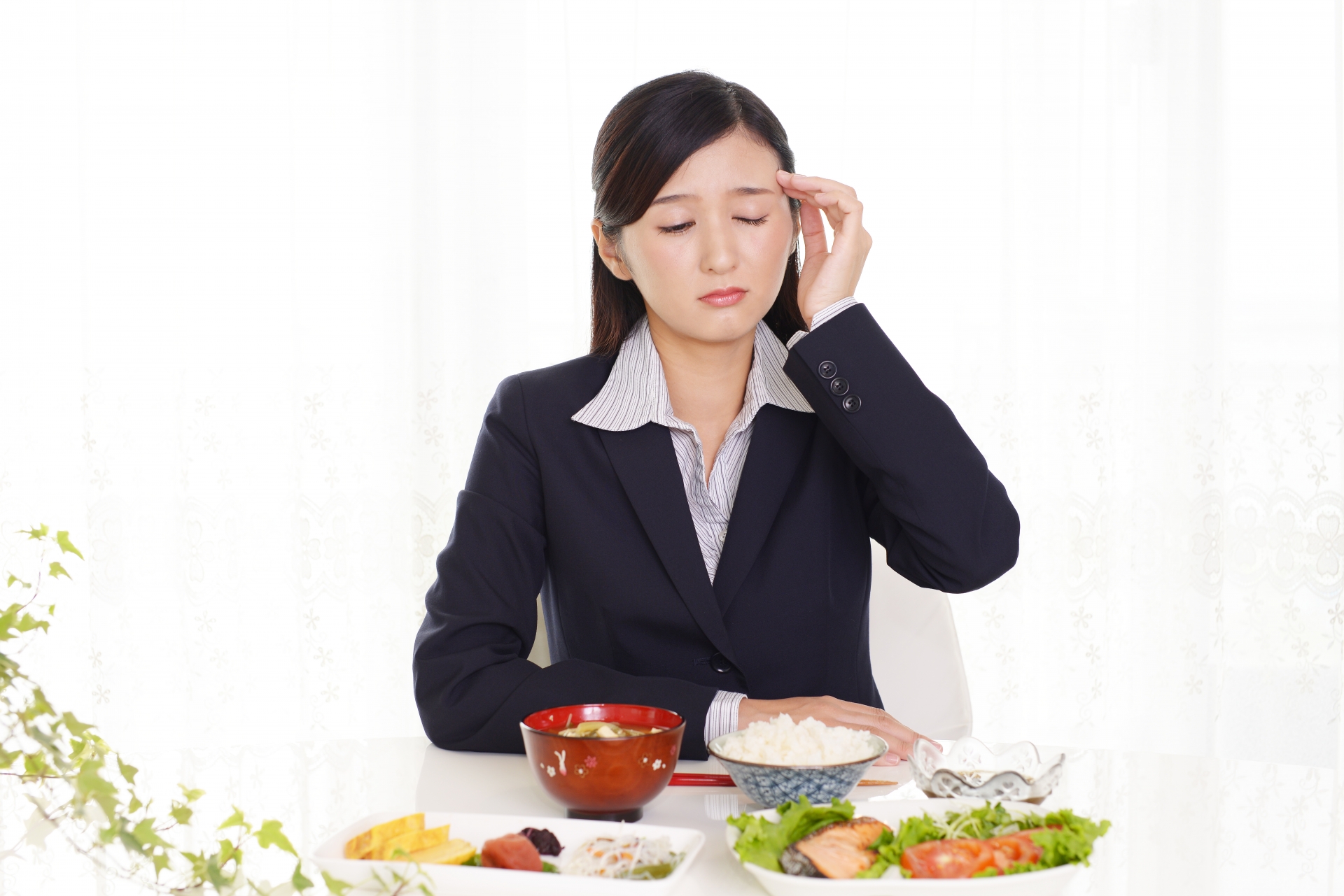 ストレスによる食欲不振の原因とリスク:オンライン診療と漢方でできる改善策 | オンラインメディカルクリニック|オンライン診療であなたを支える